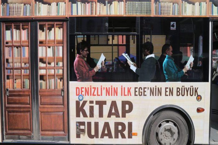 Bu Otobüste Herkes Kitap Okuyor!